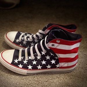 Converse Junior size 6 (women’s 8.5)